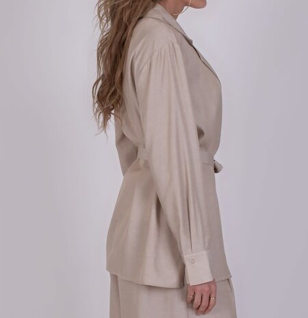 The Clothed Blouse Basra - Perfectly Pale
