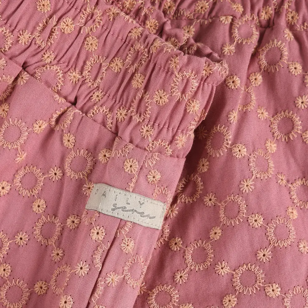 Daily7 Ruffle Shorts Broderie - Heather Rose