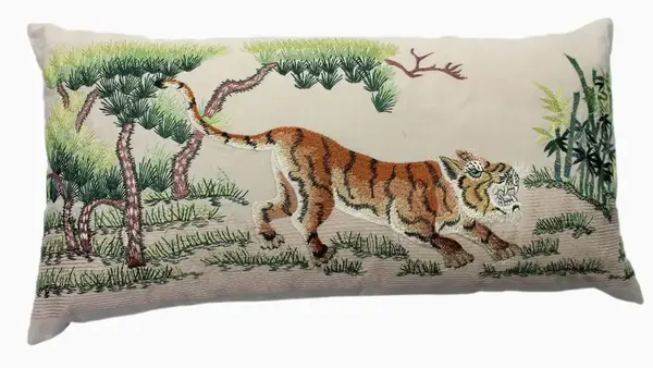 de Weldaad Crouching tiger cushion