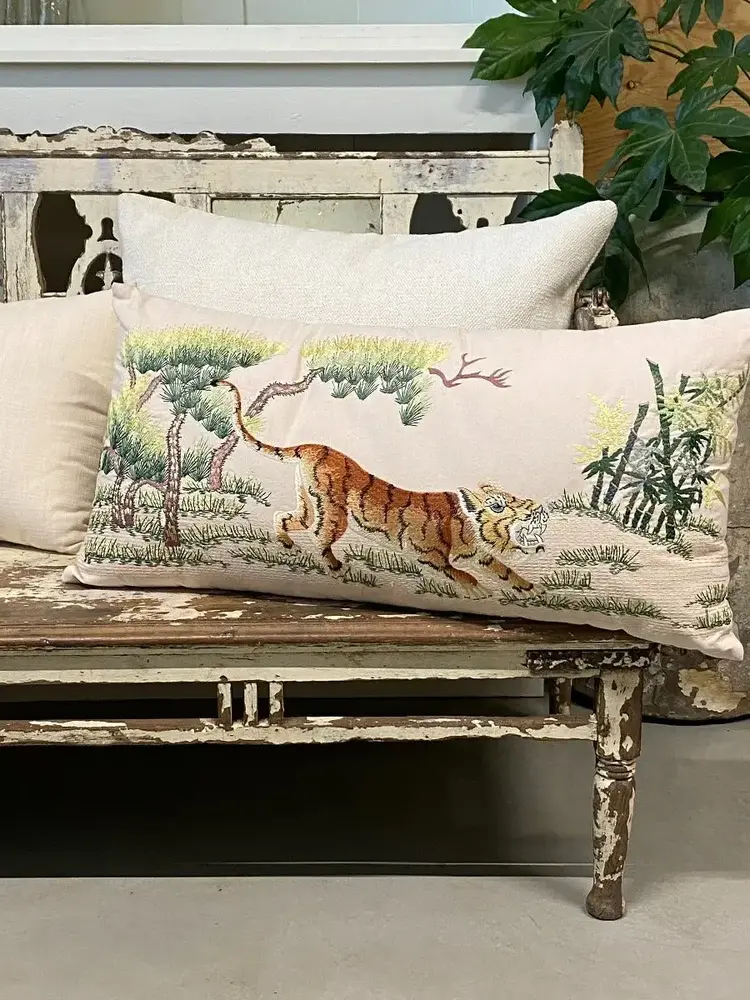 de Weldaad Crouching tiger cushion