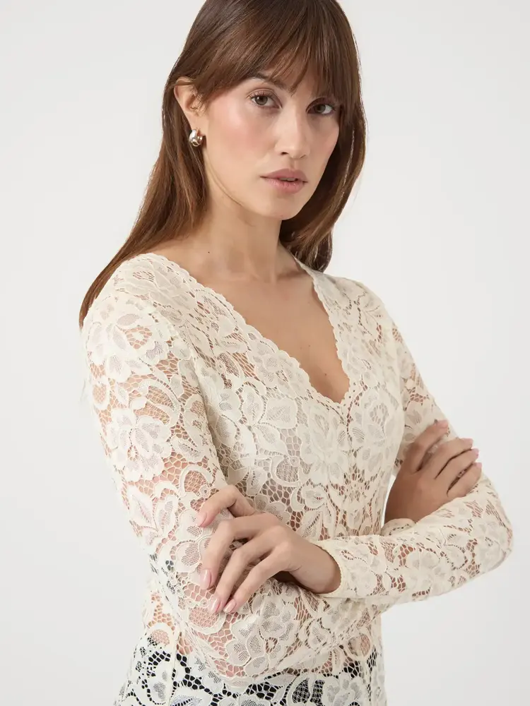 YAS Lacey LS V-Neck Lace Top – Pristine