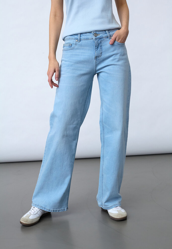 SistersPoint Owi Mid W Jeans – Light Blue