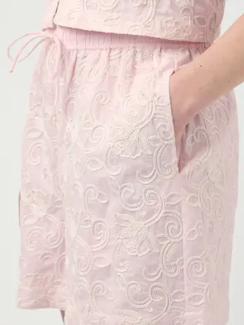 YAS Nitta Shorts – Ballerina Star White Embroidery