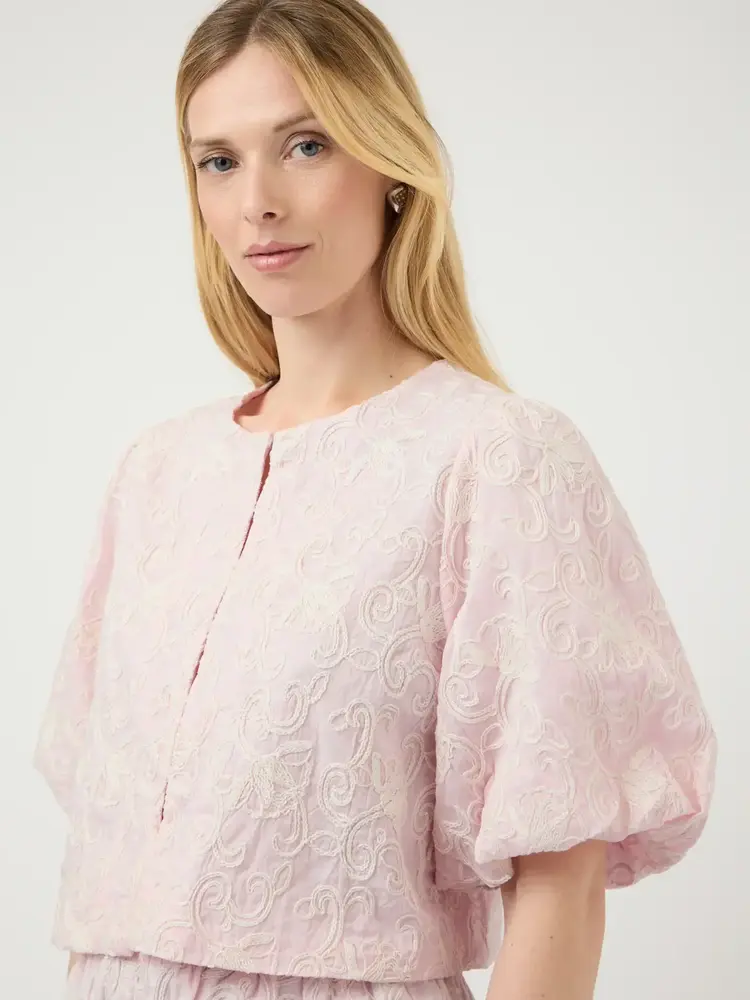 YAS Nitta Top – Ballerina Star White Embroidery
