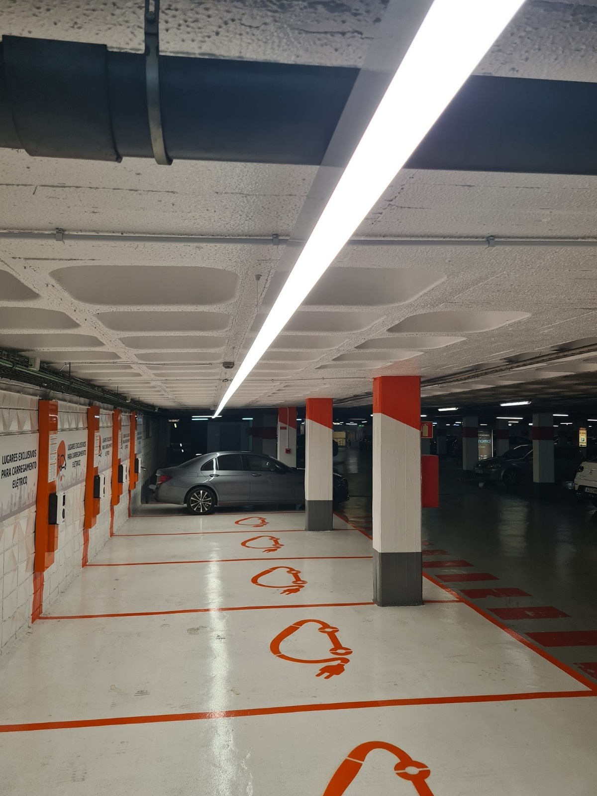Parkeergarage LED profielen en LED strips tot 30 meter zonder lichtverlies.