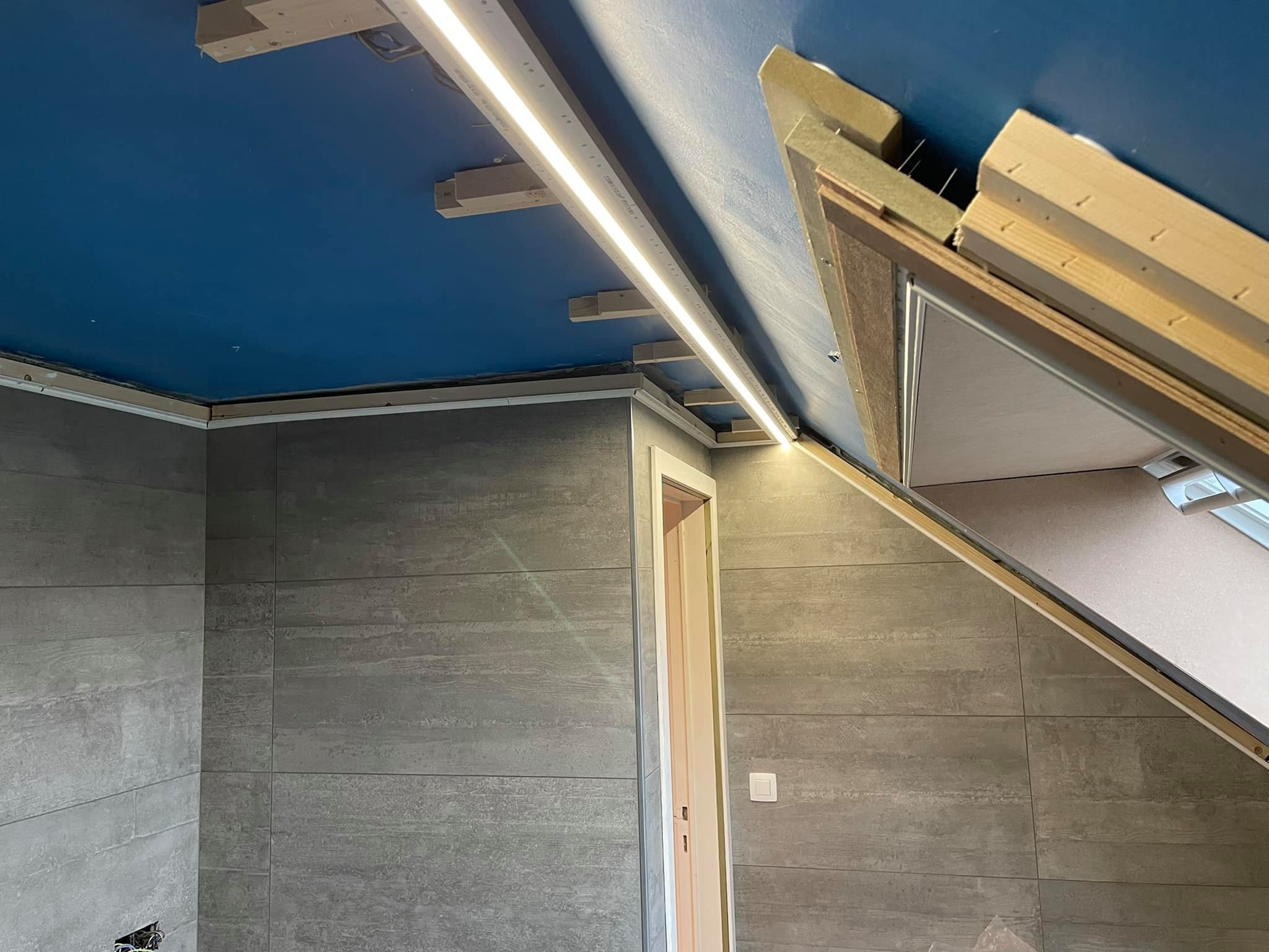 LED gipsplaat profiel met opaal klikafdekking 77 mm x 13,5 mm GIPS200