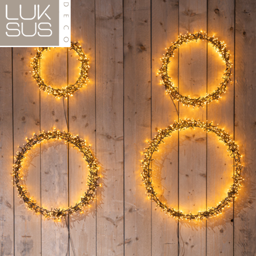 Verlichte kerstkrans ring 68 cm met 600 led lampjes warm wit - maat L