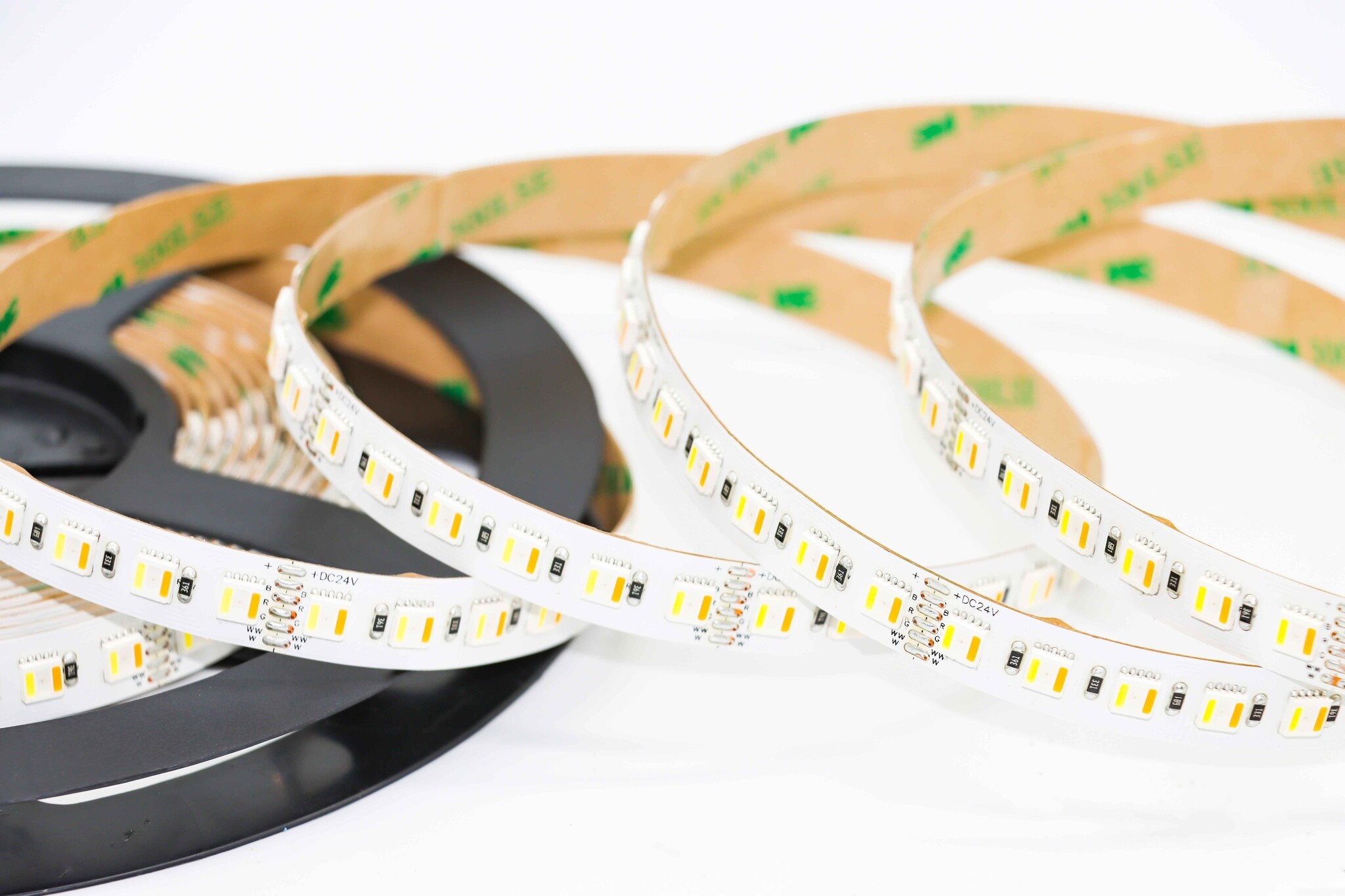 PRO LUMEN RGBCCT LED strip 21W 2240LM 96LED p/m 24VDC IP20 - 5 meter