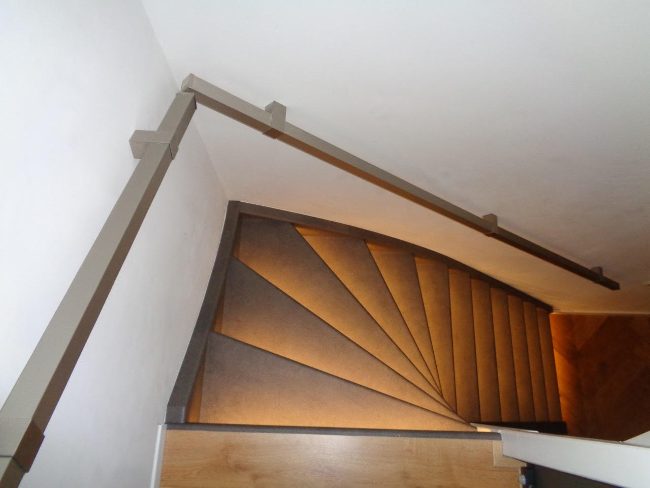 Professionele LED traptrede aansturing - compleet met sensoren tot 32 treden