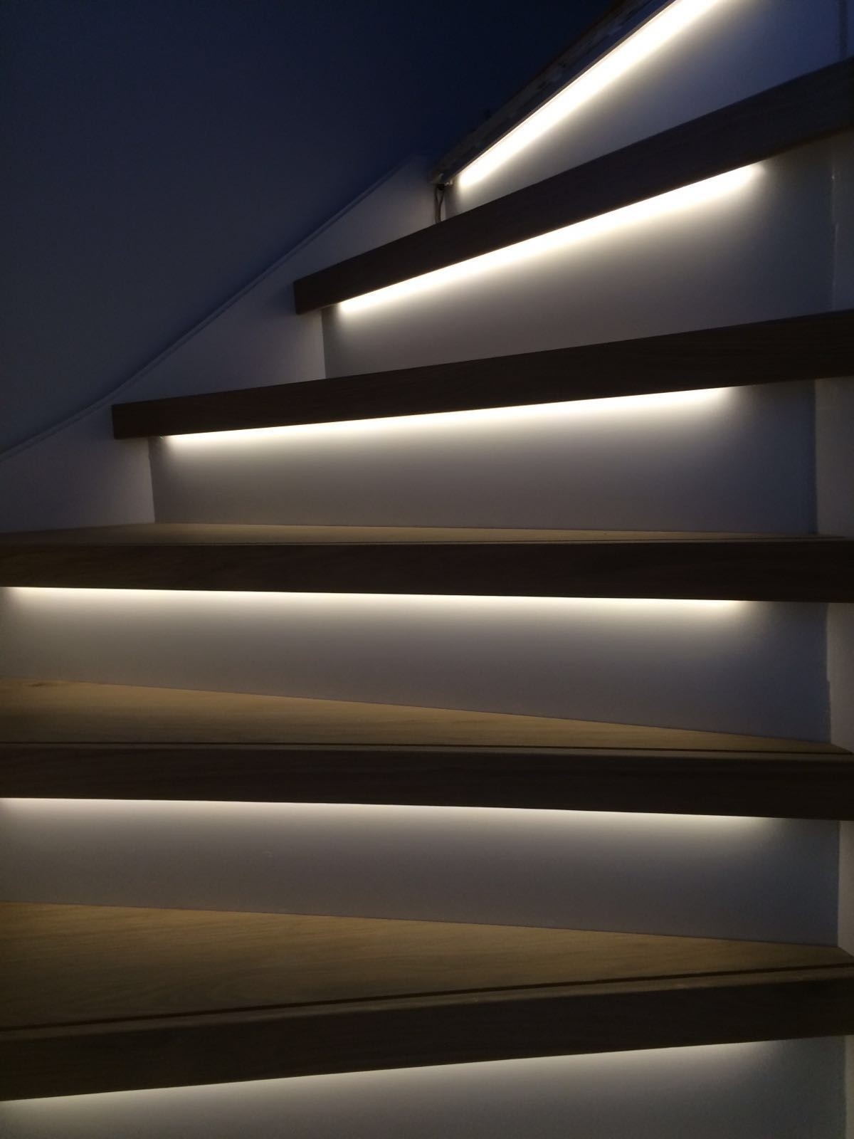 LED strip traptrede verlichting - max 15 treden - natuurlijk wit