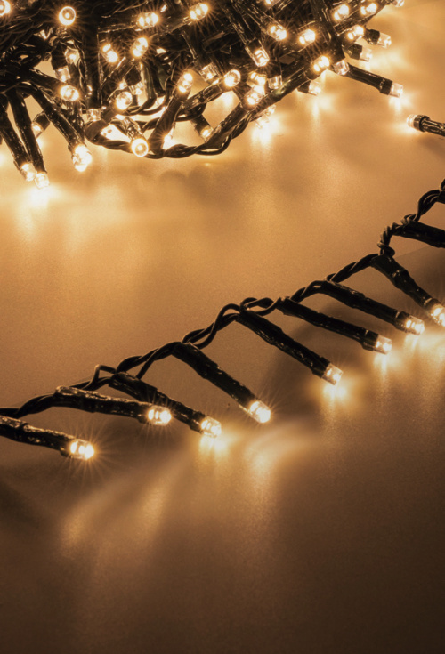 Cluster kerstverlichting warm wit 768 LED 5,5 meter - 8 functies timer & dim functie – IP44 voor binnen en buiten LUKSUS