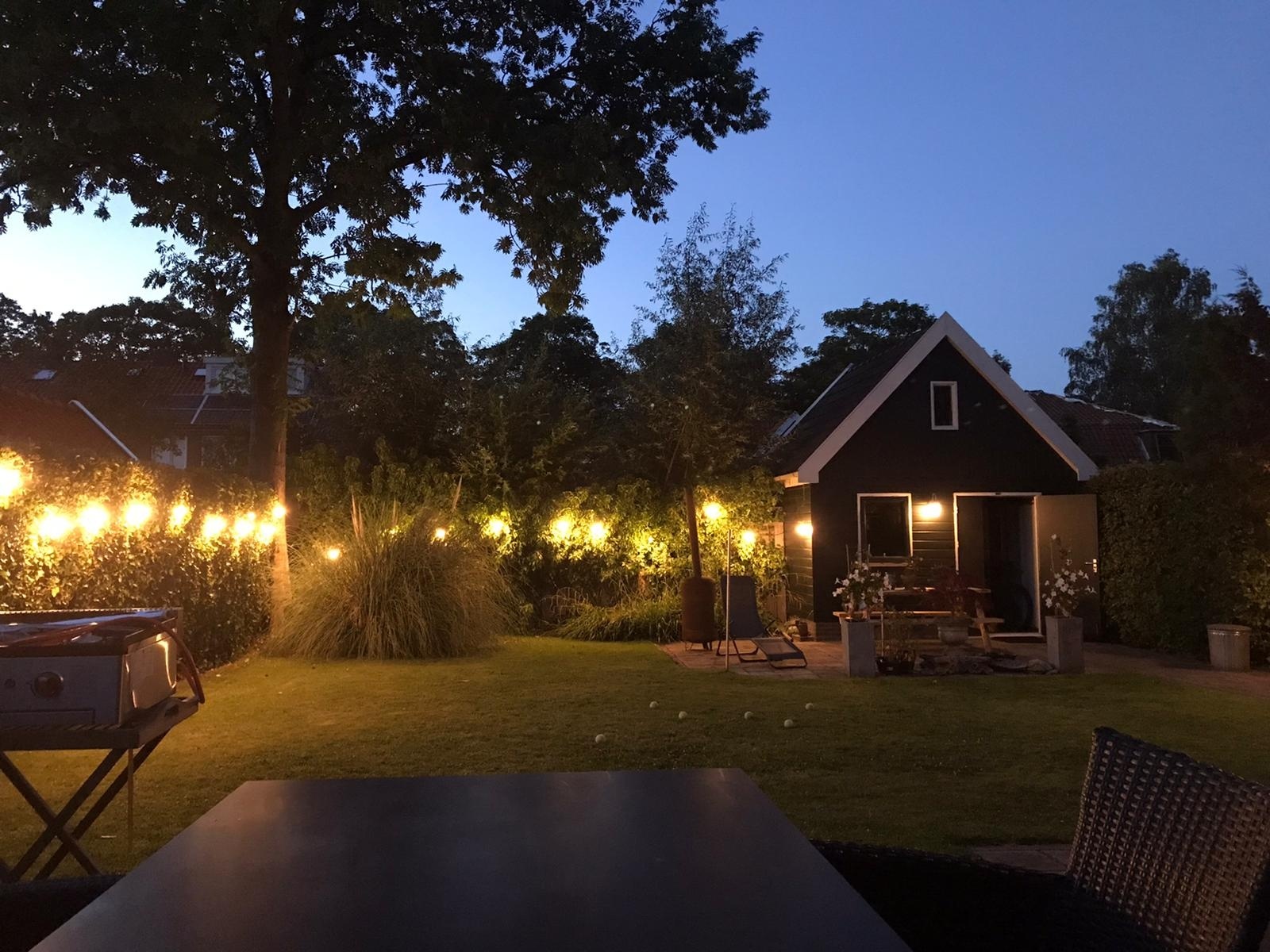 Koppelbare LED feestverlichting 20 meter lang met 20 lichtpunten E27 - prikkabel