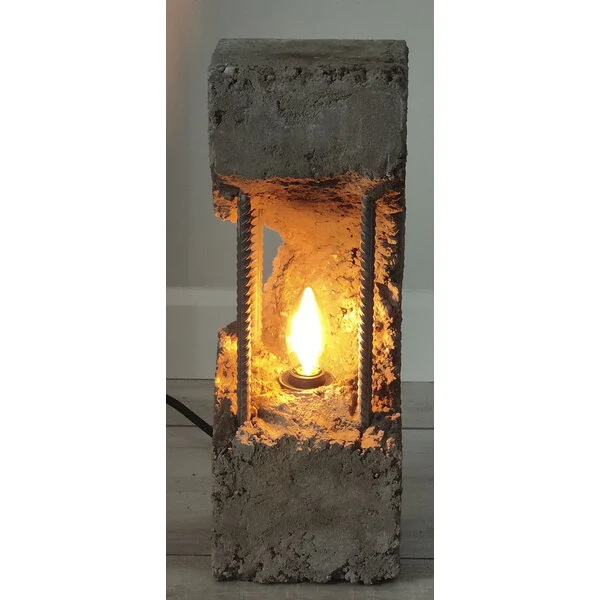 Elmar Design Industriële Lampen model 3 Heipaal tafel of nachtkastje model.