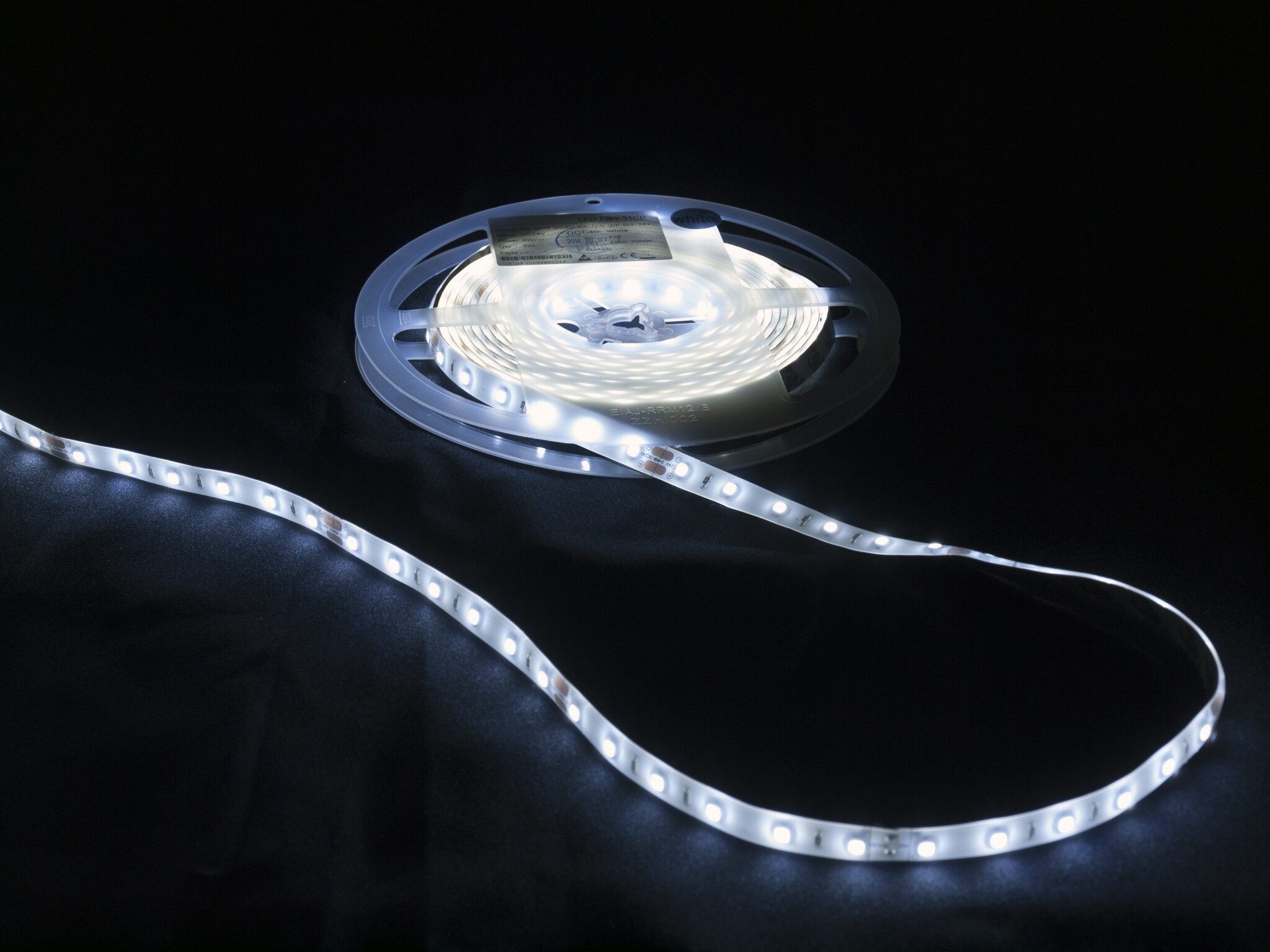 Waterdichte PRO LED strip 24 Volt 6000k koud wit 12W 1240lm/meter 128LED p/m IP68 CRI90 - 5 meter