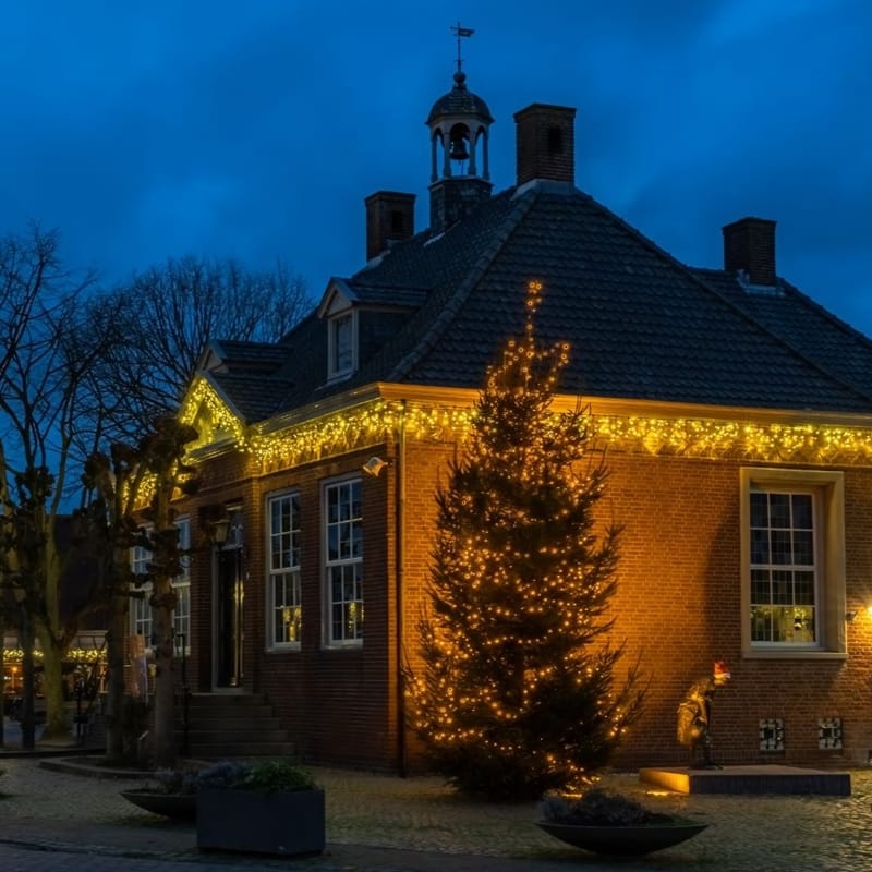 LED ijspegel kerstverlichting 2x0,4m – Koud wit 6500K – Zwart snoer – 230V systeem (IP65)