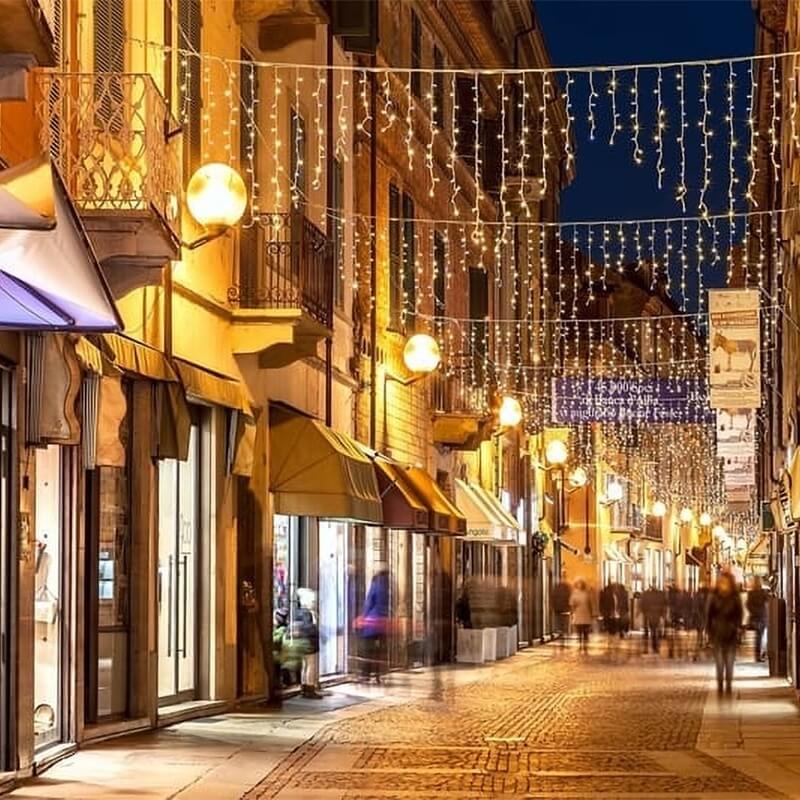 LED ijspegel kerstverlichting 2x0,4m – Warm wit 3000K – Zwart snoer – Professioneel 230V systeem (IP65)