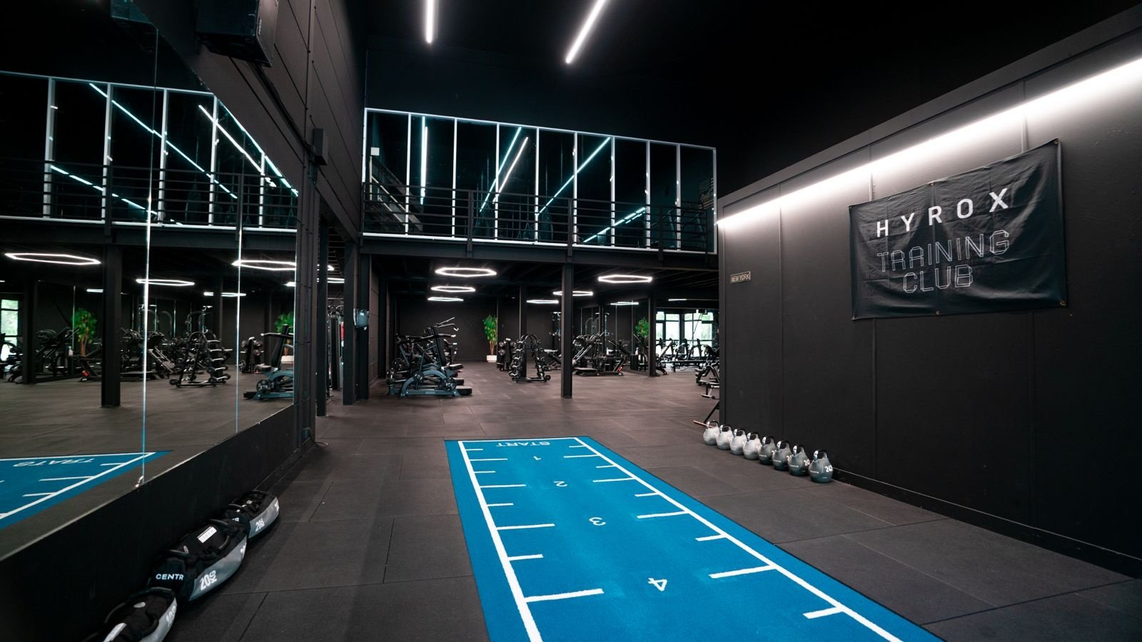 Projectaanzicht van Sportschool Star City Lelystad met indirecte LED-verlichting