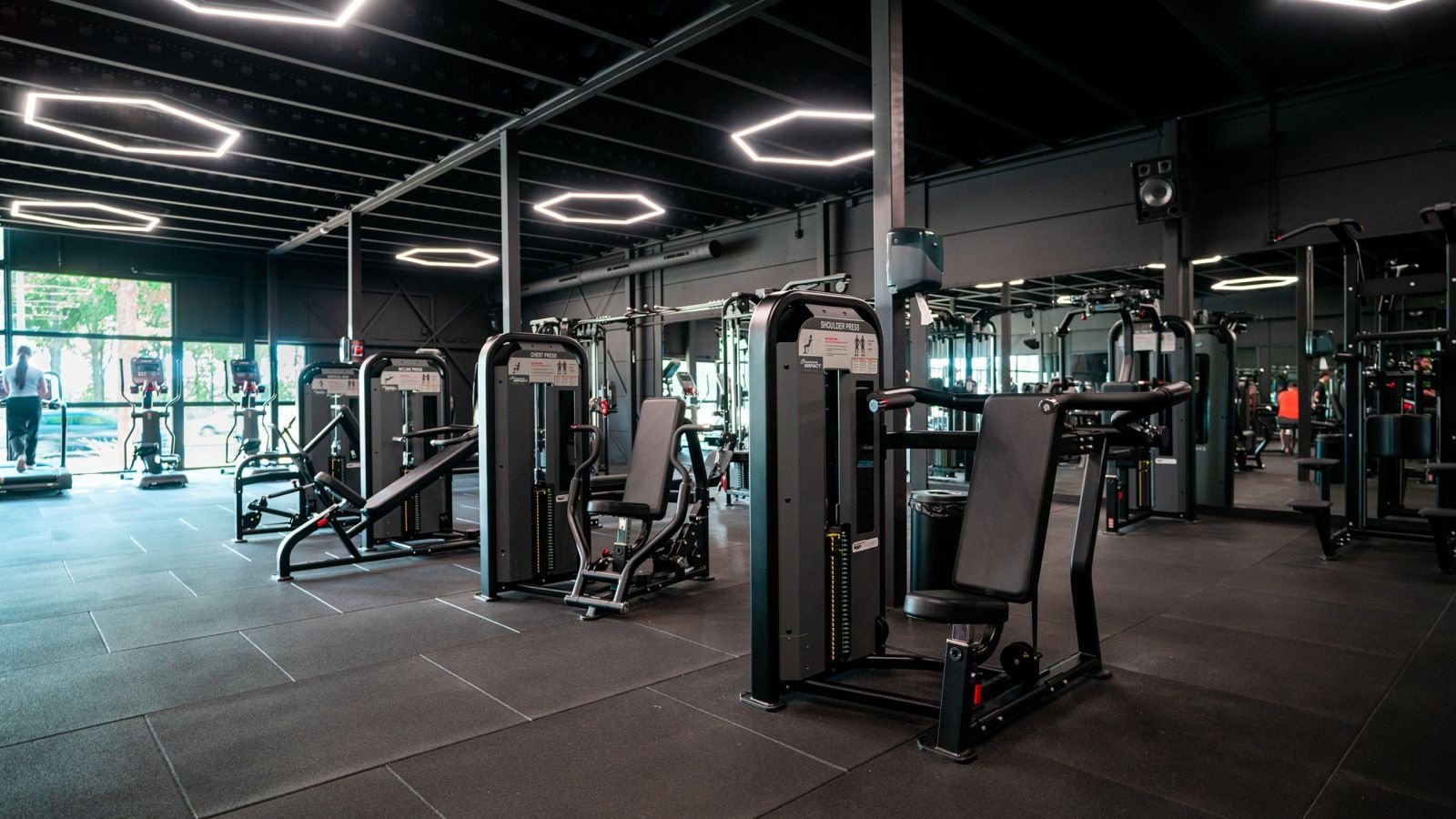 Sportschool Star City Lelystad met sfeervolle LED-accenten en een hoogwaardige afwerking