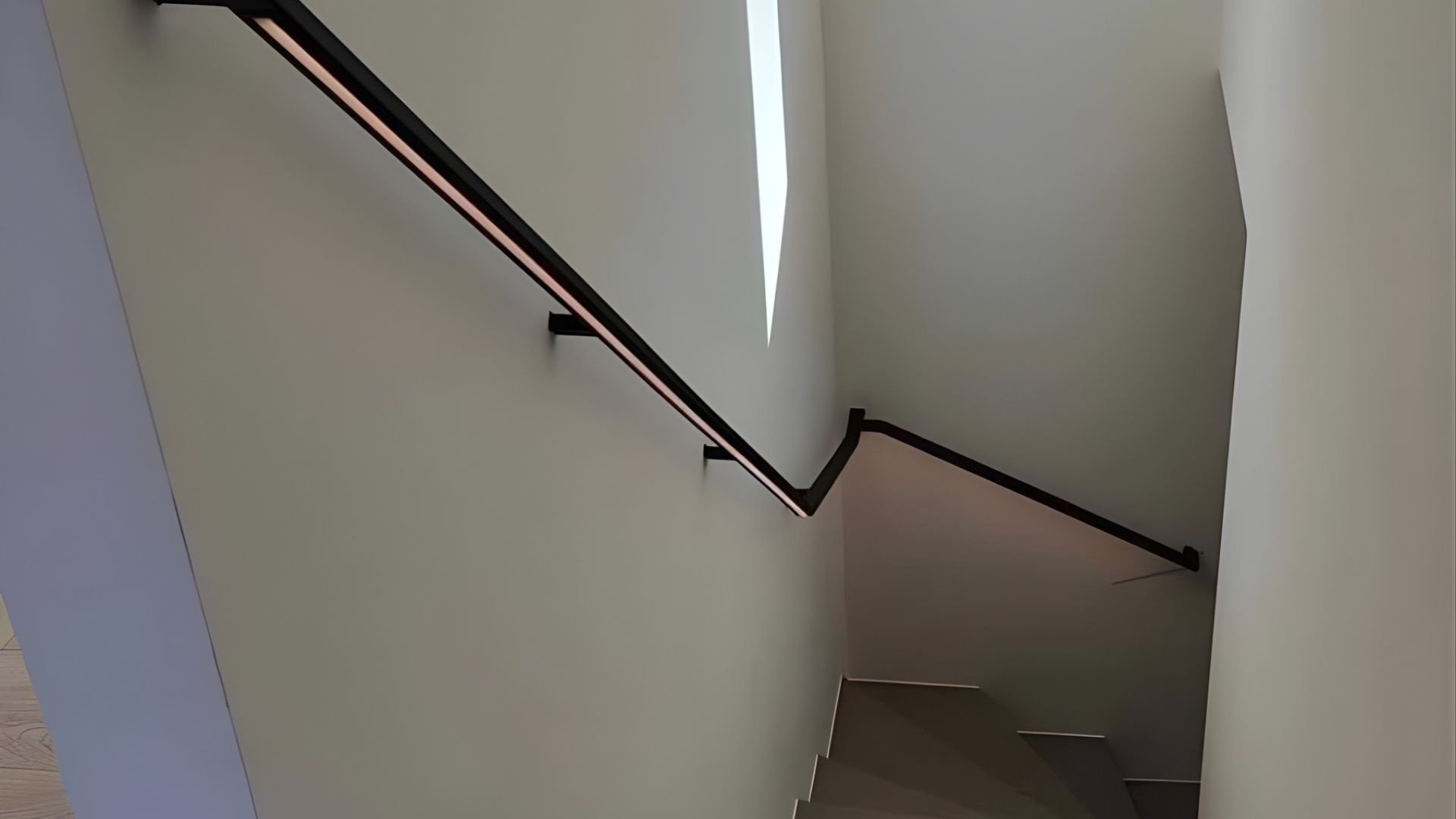 Custom trapverlichting met led trapleuning profielen