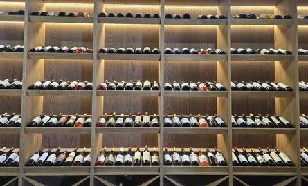 Wijnkasten hotel Limburg