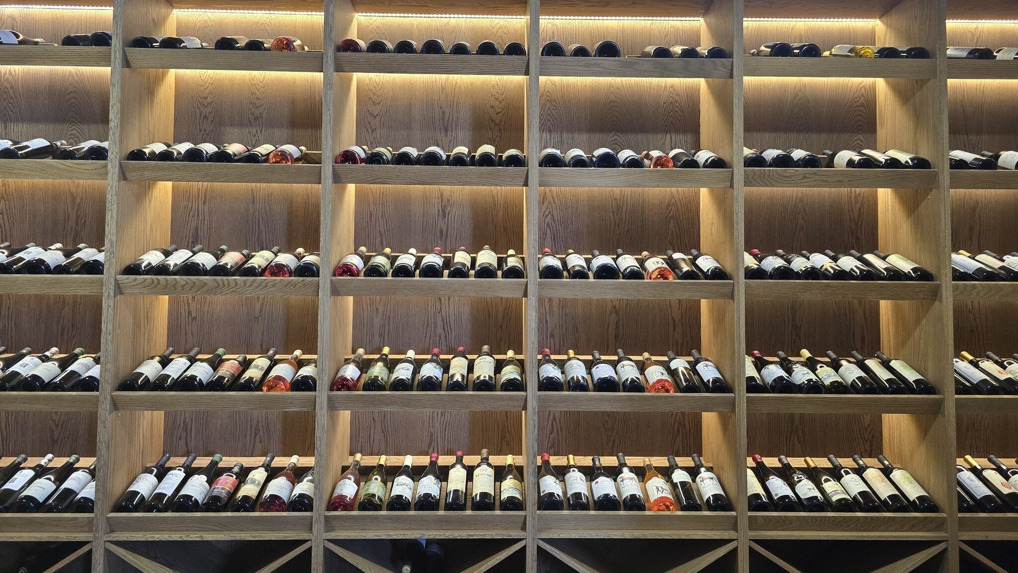 Wijnkasten hotel Limburg