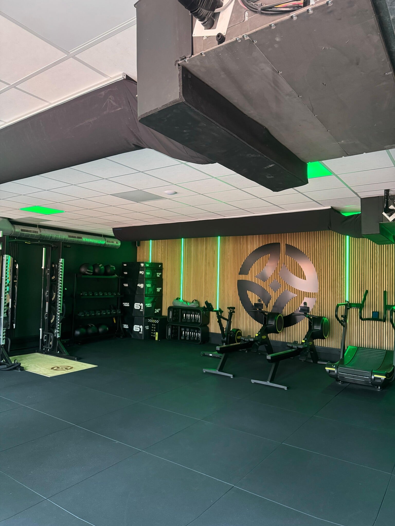 Detailbeeld van Sport Natural Amsterdam LED Upgrade met moderne lichtintegratie
