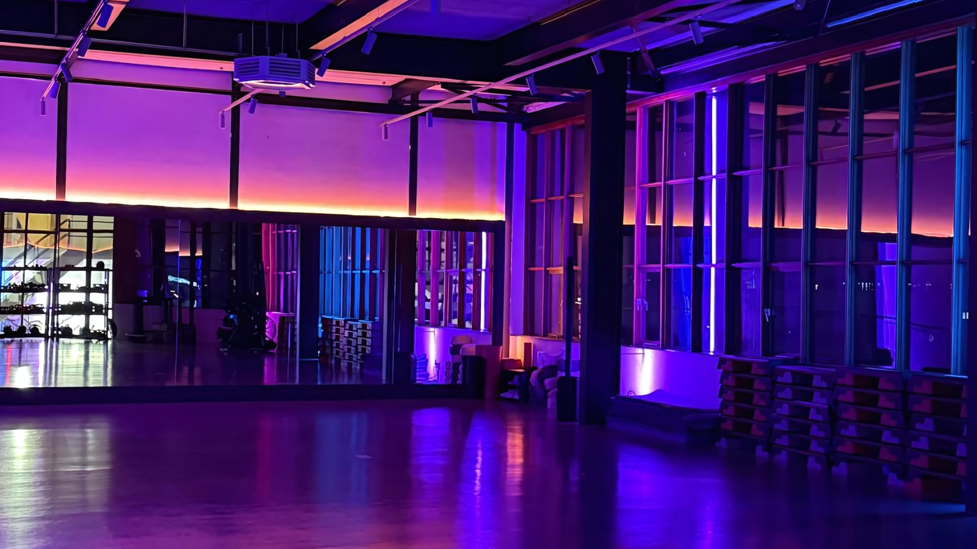 The Gymmy unieke Gym in Zaandam met professionele LED-verlichting en strakke lichtlijnen