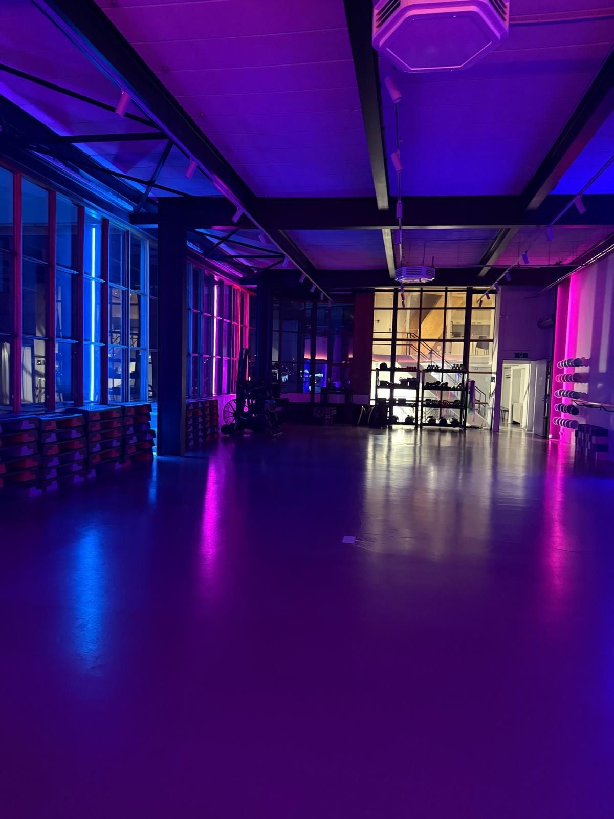 The Gymmy unieke Gym in Zaandam met sfeervolle LED-accenten en een hoogwaardige afwerking