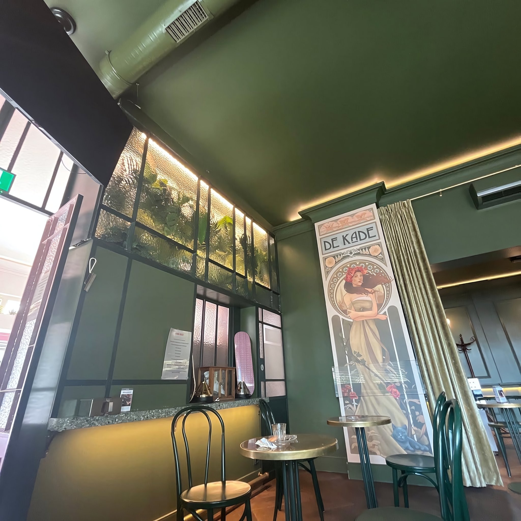 Coffeeshop verlichting met LED strips met sfeervolle LED-accenten en een hoogwaardige afwerking