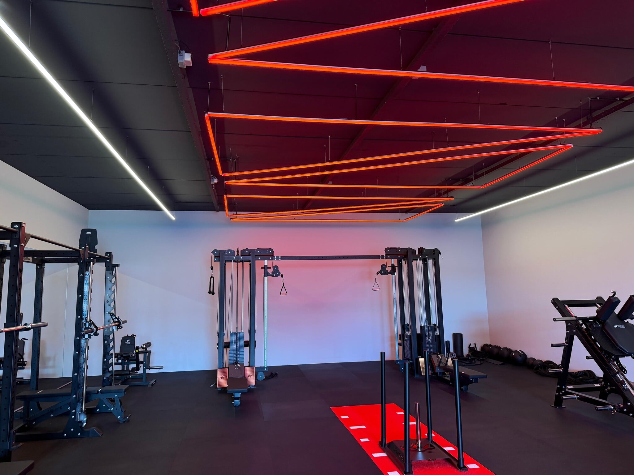 Projectaanzicht van RGBCCT LED verlichting PT studio NXT FIT Purmerend met indirecte LED-verlichting