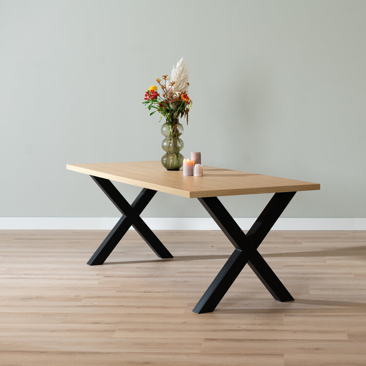 Table à manger aspect chêne melamine Bodo 220 x 90 cm