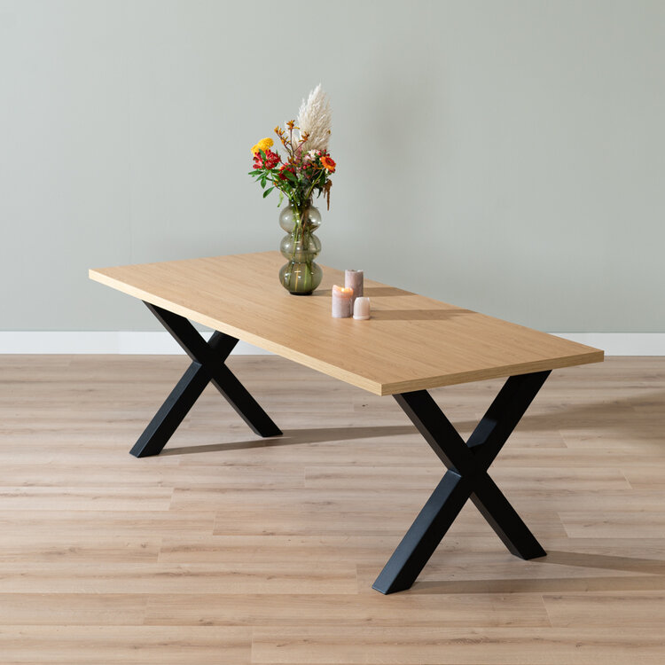 Table à manger aspect chêne melamine Bodo 220 x 90 cm