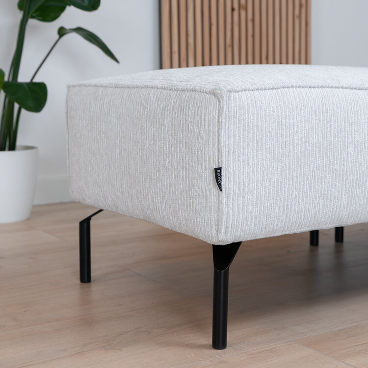 Pouf scandinave Kansas blanc tissu côtelé