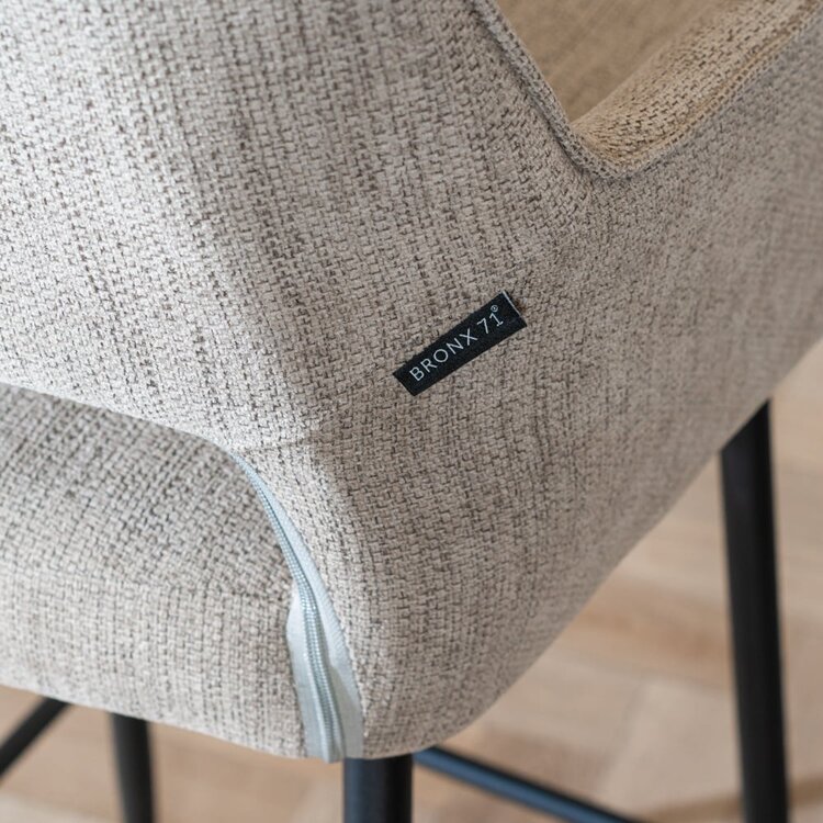 Tabouret de bar scandinave Inga taupe tissu recyclé 78 cm