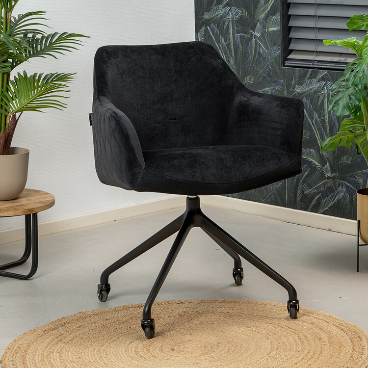 Chaise de salle à manger avec roulettes Quinn en velours noir