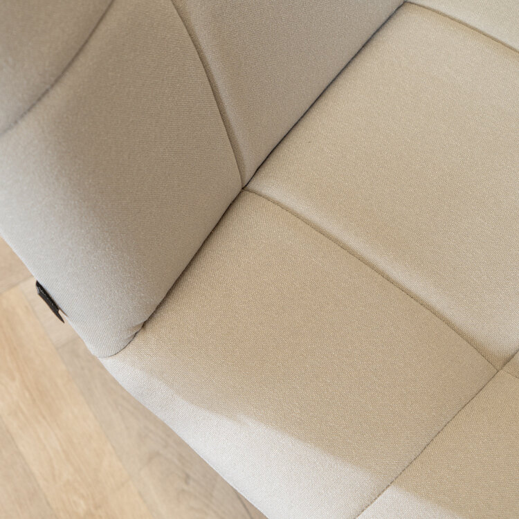 Fauteuil scandinave Eevi gris clair tissu recyclé