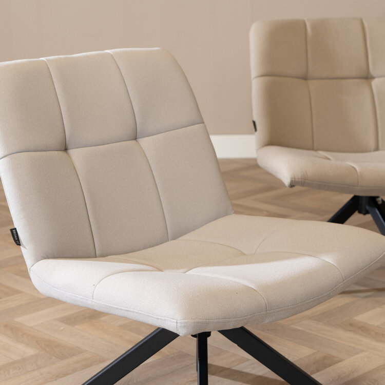 Fauteuil scandinave Eevi gris clair tissu recyclé