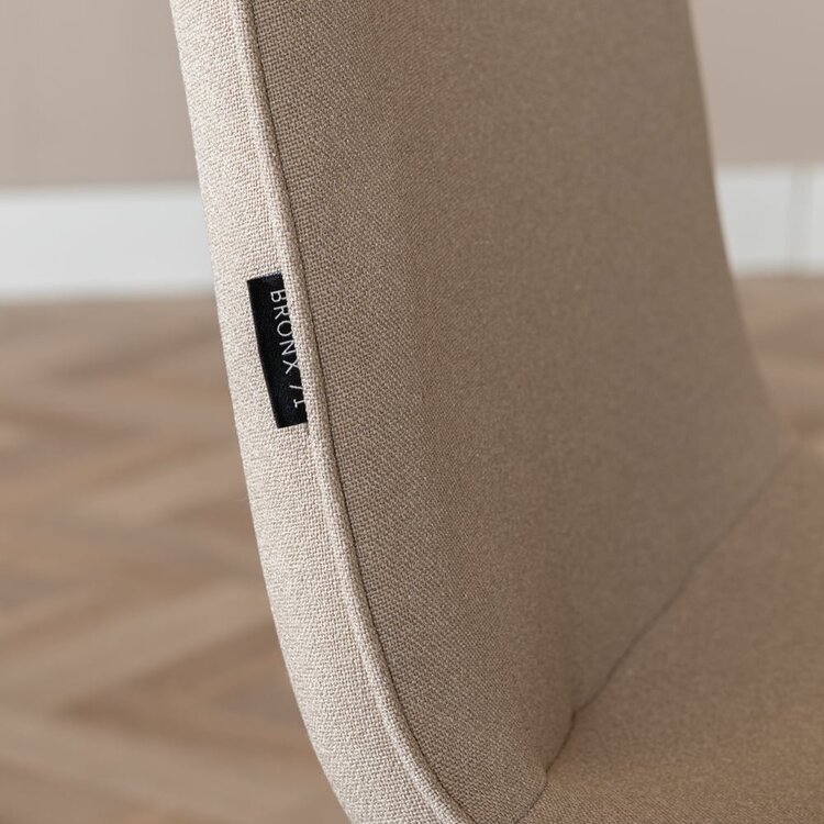 Chaise de salle à manger scandinave Pippi taupe tissu recyclé