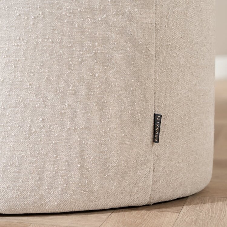 Pouf arrondi Lune demi-lune tissu chenille blanc cassé