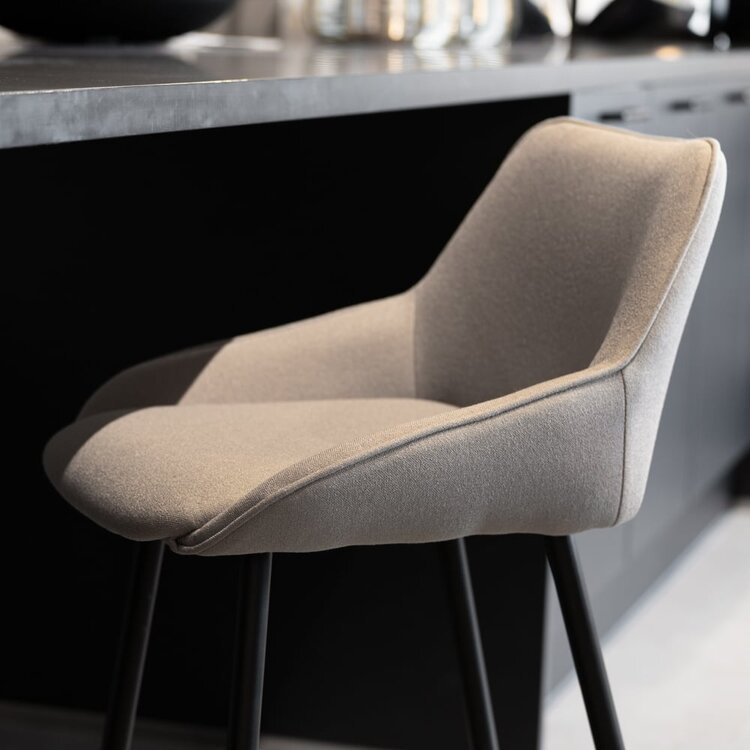 Tabouret de bar scandinave Lova en tissu recyclé taupe 68 cm
