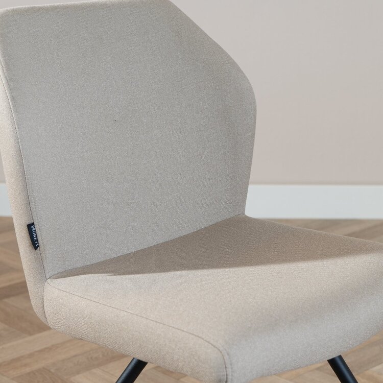 Chaise de salle à manger scandinave Fenris en tissu recyclé taupe