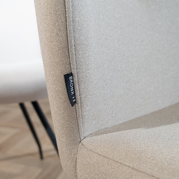 Chaise de salle à manger scandinave Fenris en tissu recyclé taupe