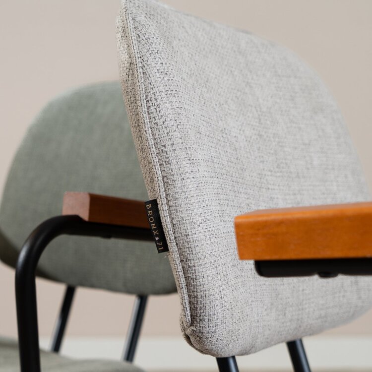 Chaise de salle à manger scandinave Oskar taupe en tissu recyclé