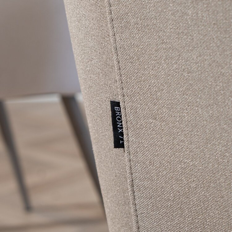 Chaise de salle à manger scandinave Elin taupe en tissu recyclé