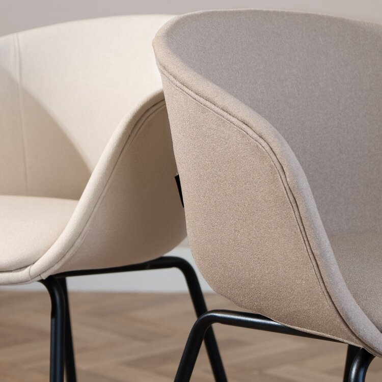 Chaise de salle à manger scandinave Ole taupe en tissu recyclé