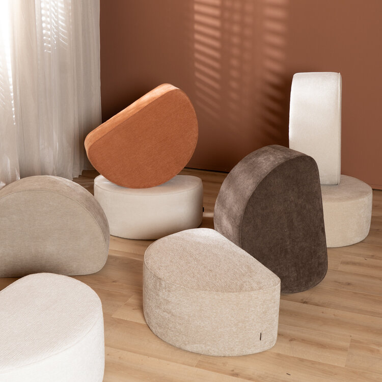 Pouf arrondi Mio demi-lune velours côtelé blanc cassé