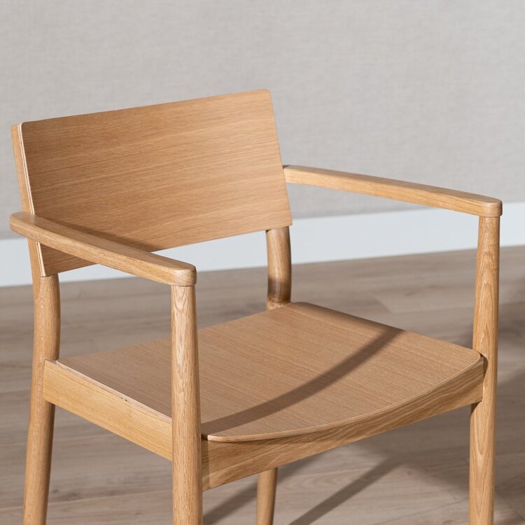 Chaise de salle à manger scandinave Iza en chêne naturel