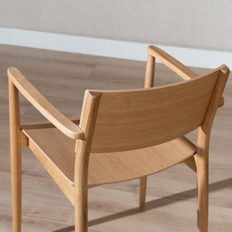 Chaise de salle à manger scandinave Iza en chêne naturel
