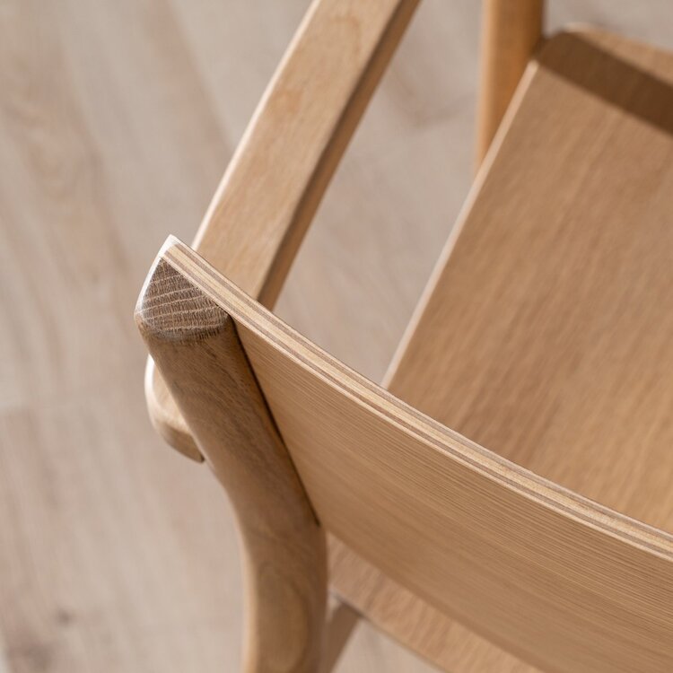 Chaise de salle à manger scandinave Iza en chêne naturel