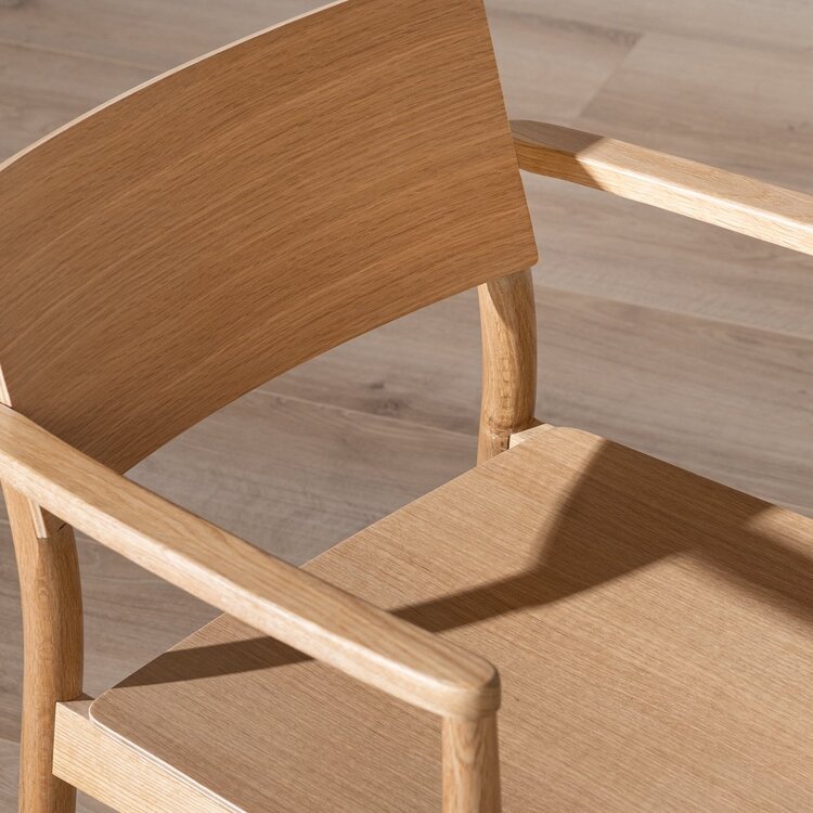 Chaise de salle à manger scandinave Iza en chêne naturel
